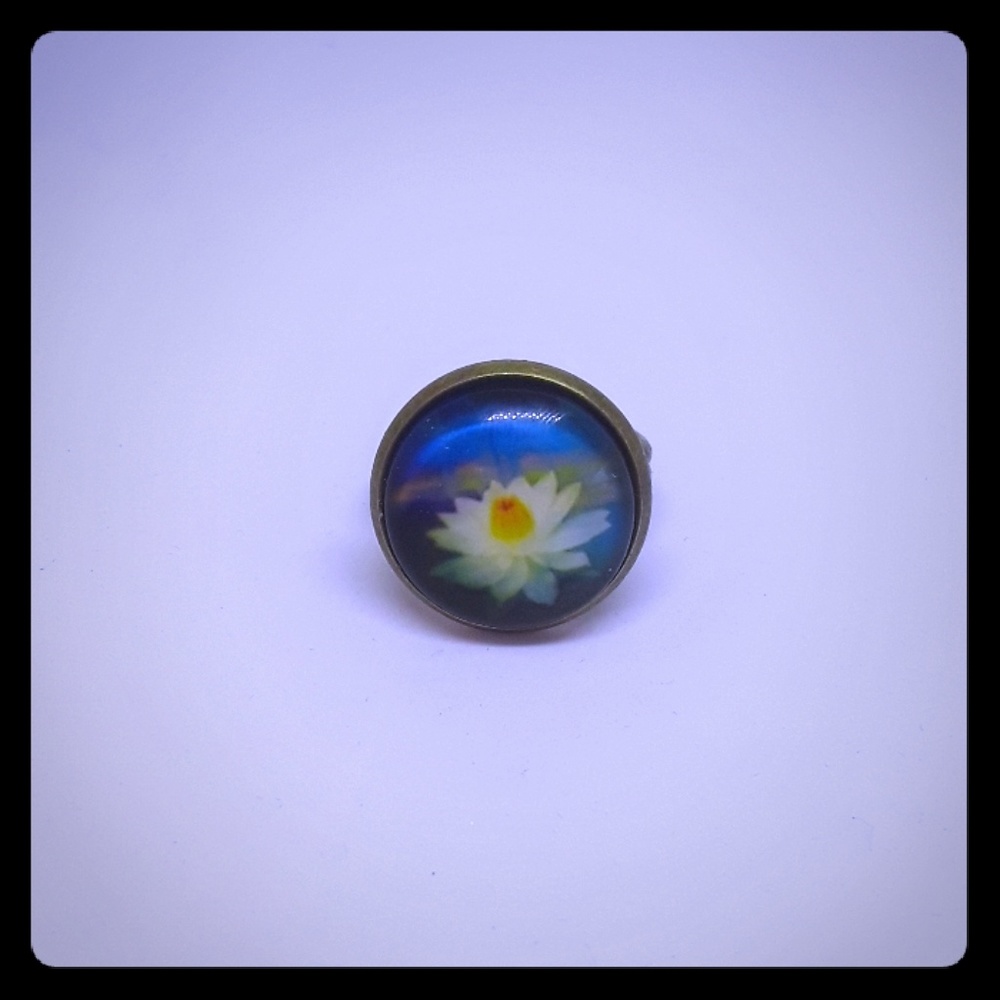 Lilly ring